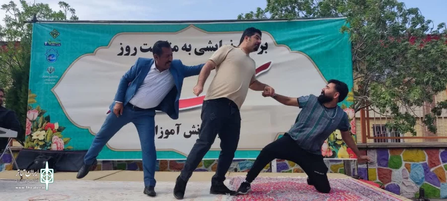 نمایش کودک و نوجوان «زه رو زیور» برای عموم اجرا نمود. 2