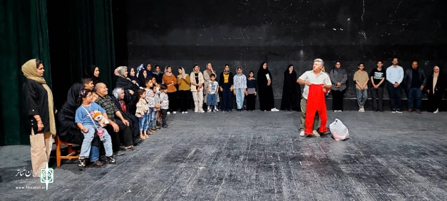 نمایش «برگرد» در استهبان به روی صحنه رفت  5