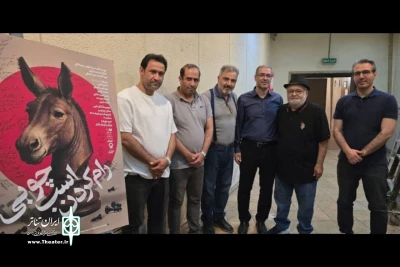 در مجموعه تئاتر شهر؛

اکبر عبدی به تماشای «رام کردن اسب چوبی» نشست