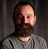 مشکل ما در رشت این است که سالن ها فاقد شناسنامه هستند چون اداره ارشاد به یک بنگاه تبدیل شده است که سالن اجاره میدهد. 2