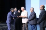 برگزیدگان نخستین جشنواره نمایش‌نامه‌خوانی «آوای لرستان» در خرم‌آباد معرفی و تجلیل شدند. 2