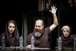 زهرا بهروزآذر، معاون امور زنان ریاست‌جمهوری به تماشای خوانش نمایشنامه «پل» نشست
