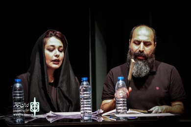 زهرا بهروزآذر، معاون امور زنان ریاست‌جمهوری به تماشای خوانش نمایشنامه «پل» نشست