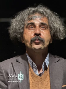«پابرهنه،لخت، قلبی در مشت» در شیراز روی صحنه رفت