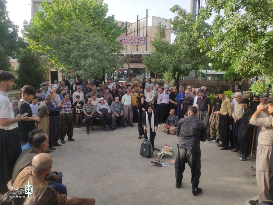 تئاتر خیابانی «باتلاق » در سطح شهر بانه برای عموم مردم به اجرا در آمد . 2