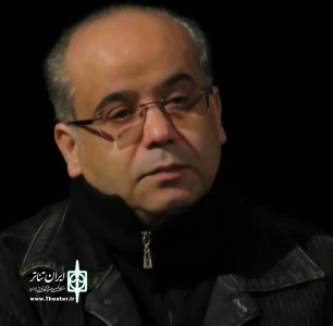 بهزاد دوگوهرانی:

هیج میزانسن و دیالوگی در تئاتر بدون دلیل نیست