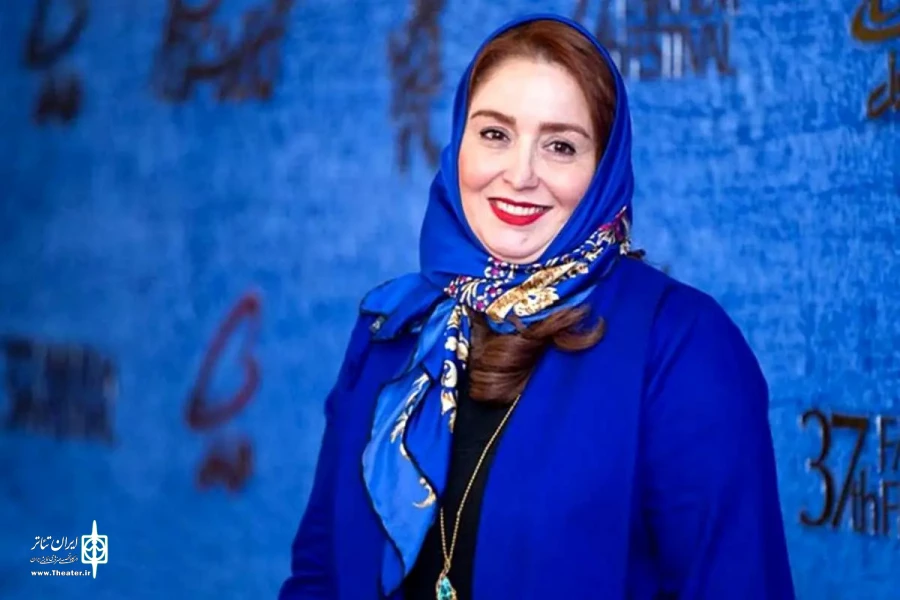 ژاله صامتی به همراه دخترش در نمایش «ماهی رها» روی صحنه می‌رود 2