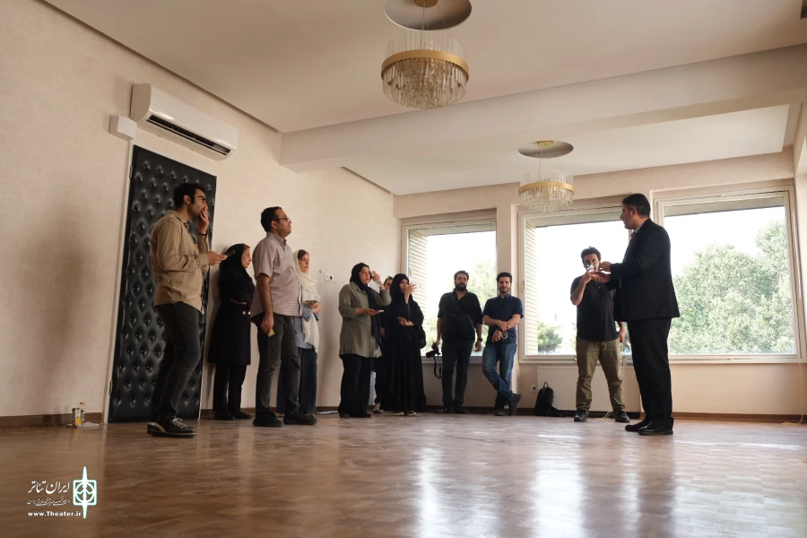 خبرنگاران از دفتر معاون هنری دیدن کردند 5
