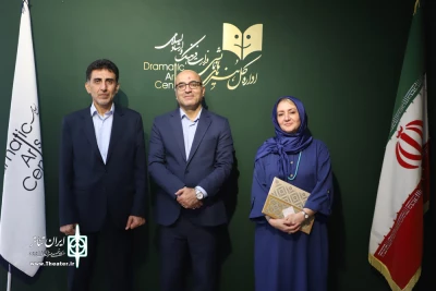 همزمان با جلسه ‌هم‌اندیشی جشنواره بین‌المللی تئاتر کودک و نوجوان؛

حکم دبیری آزاده انصاری به این هنرمند اعطا شد