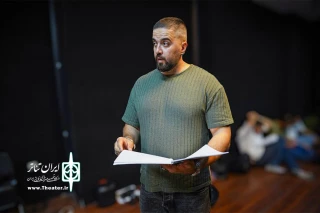 آرمان شهبازی کارگردان نمایش «کافه مَک اَدَم»:

محمود استادمحمد به زیبایی قصه مهاجرت و تنهایی را بیان کرده است