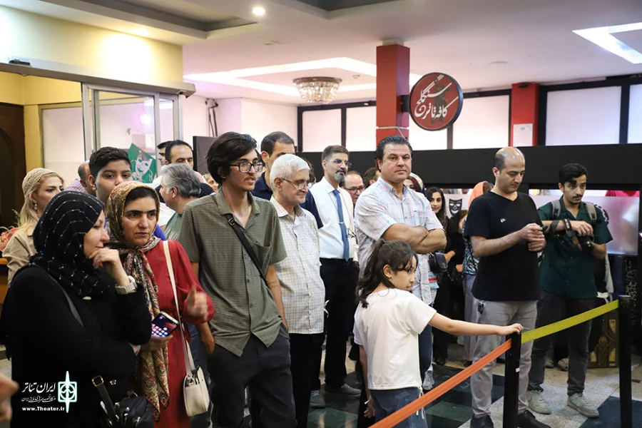 شب چراغ نمایش آنسوی افسانه با حضور محمدرضا داوود نژاد