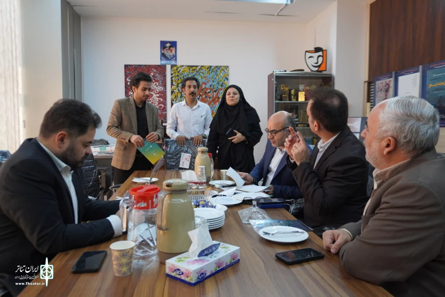 مراسم رونمایی از پوستر دومین جشنواره ملی تئاتر اقتباس