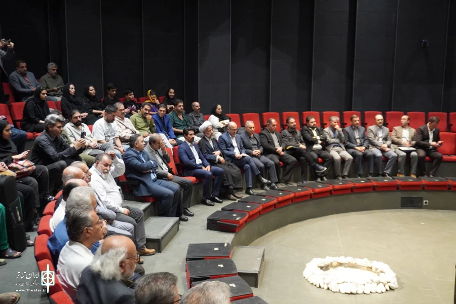 مراسم رونمایی از پوستر دومین جشنواره ملی تئاتر اقتباس