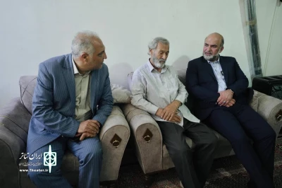 در جریان سفر به اردبیل صورت گرفت:

تکریم صندوق اعتباری هنر از اهالی تئاتر