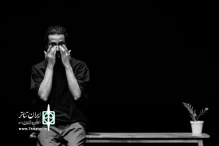 یادداشت زهرا محمدی کارگردان نمایش قاب:

آشکارشدن پیچیدگی روابط  اعضای خانواده با یک قاب عکس