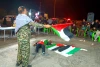 توسط هنرمندان تئاتر کارون؛

نمایش خیابانی «ماندن یا رفتن» با زبان عربی در چذابه اجرا شد