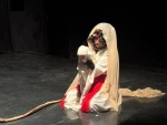 نمایش ئازا به کارگردانی نسرین محمدی به روی صحنه رفت


















نمایش ئازا به کارگردانی نسرین محمدی به روی صحنه رفت 2