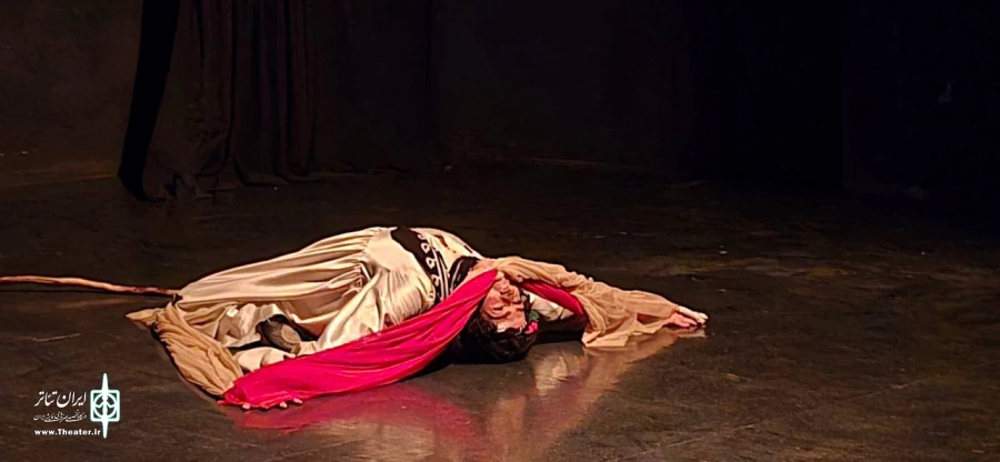 نمایش ئازا به کارگردانی نسرین محمدی به روی صحنه رفت


















نمایش ئازا به کارگردانی نسرین محمدی به روی صحنه رفت 2