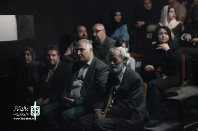در پلاتو استاد نجفلو:

مدیرکل فرهنگ و ارشاداسلامی اردبیل به تماشای نمایش«مجلس ضربت زدن» نشست