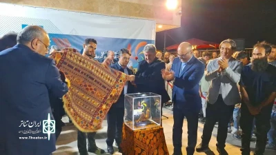 با حضور مدیرکل هنرهای نمایشی؛

تندیس «خروس سیاه مسین» ارسباران رونمایی شد