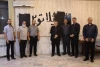 یک مدیر، اتاق کار خود را به پلاتوی تئاتر تبدیل کرد